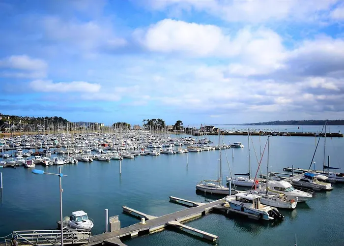 Appartement 2 Chambres Avec Superbe Vue Mer Sur La Plage De Trestrignel A Perros-Guirec - Ref 834